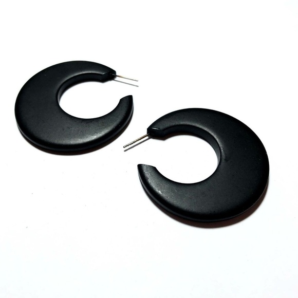 Big Jet Frosted Vintage Lucite Hoop Earrings - Picture 4 of 8